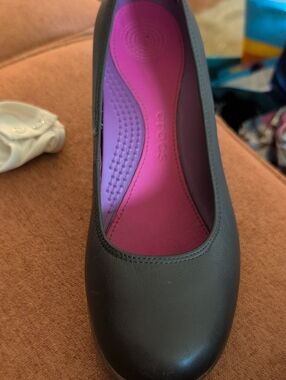 Crocs A-Leigh Leather Wedge Pumps Shoes Women 8.5 Brown Career Comfort Heel EUC